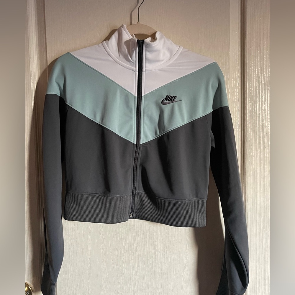 New Nike top